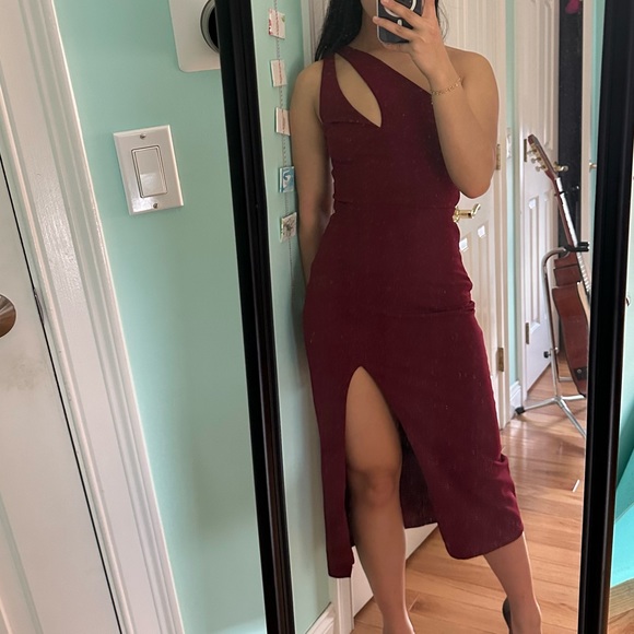 One Shoulder Burgundy Midi Dress - Picture 2 of 7